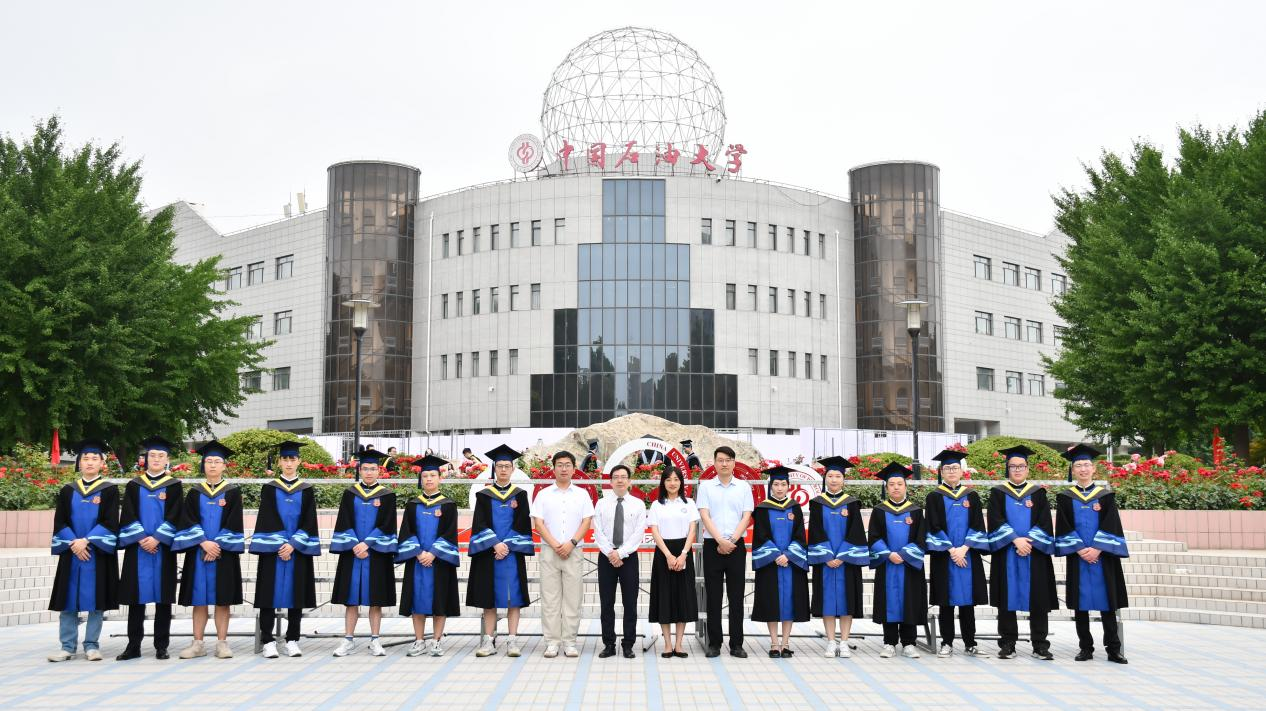 2023屆人工智能研究生畢業(yè)生合影.png