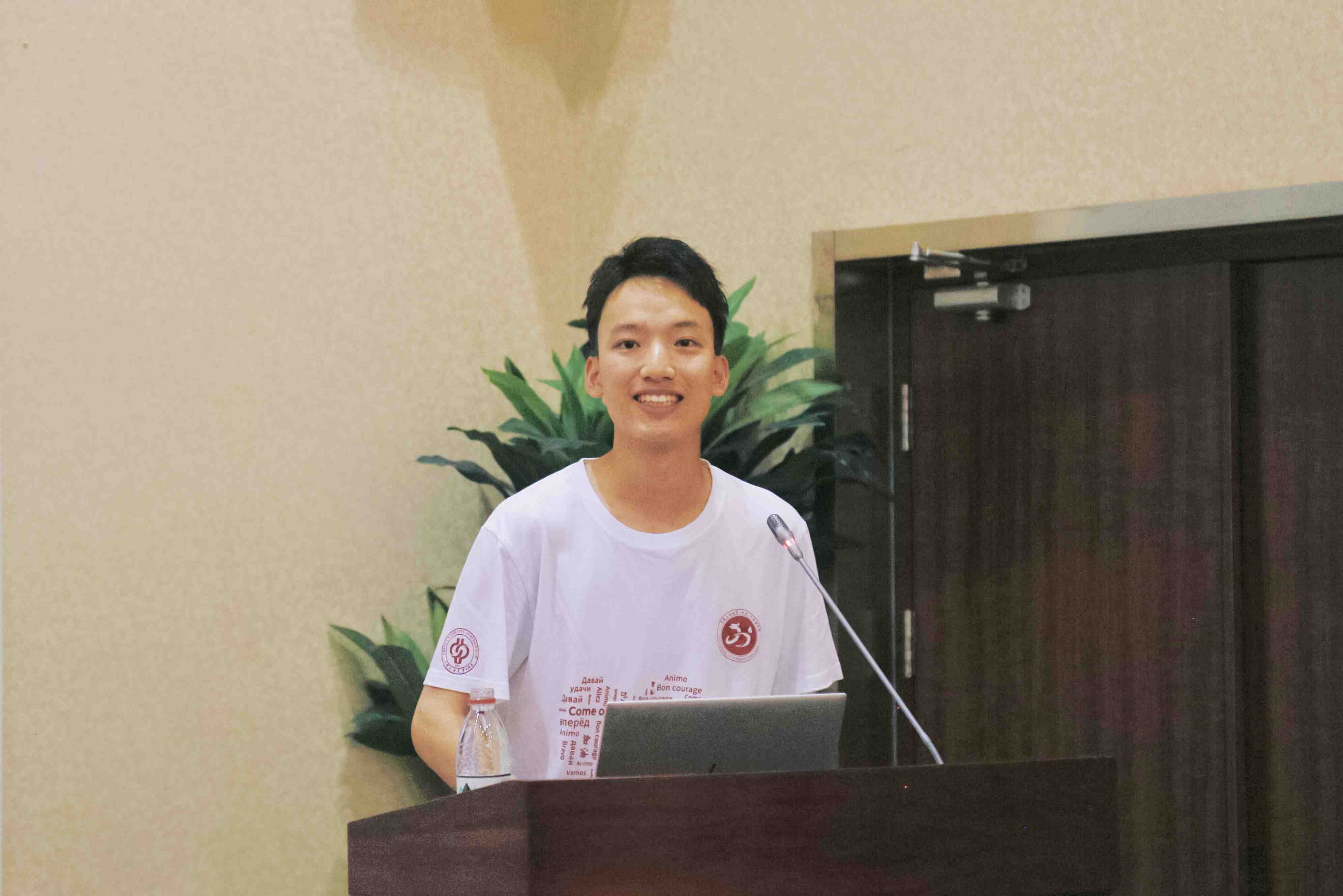 本科新生代表.jpg
