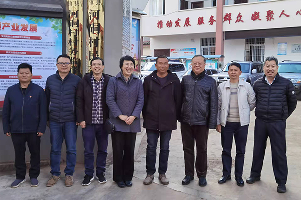慰問掛職干部陸杭波.jpg