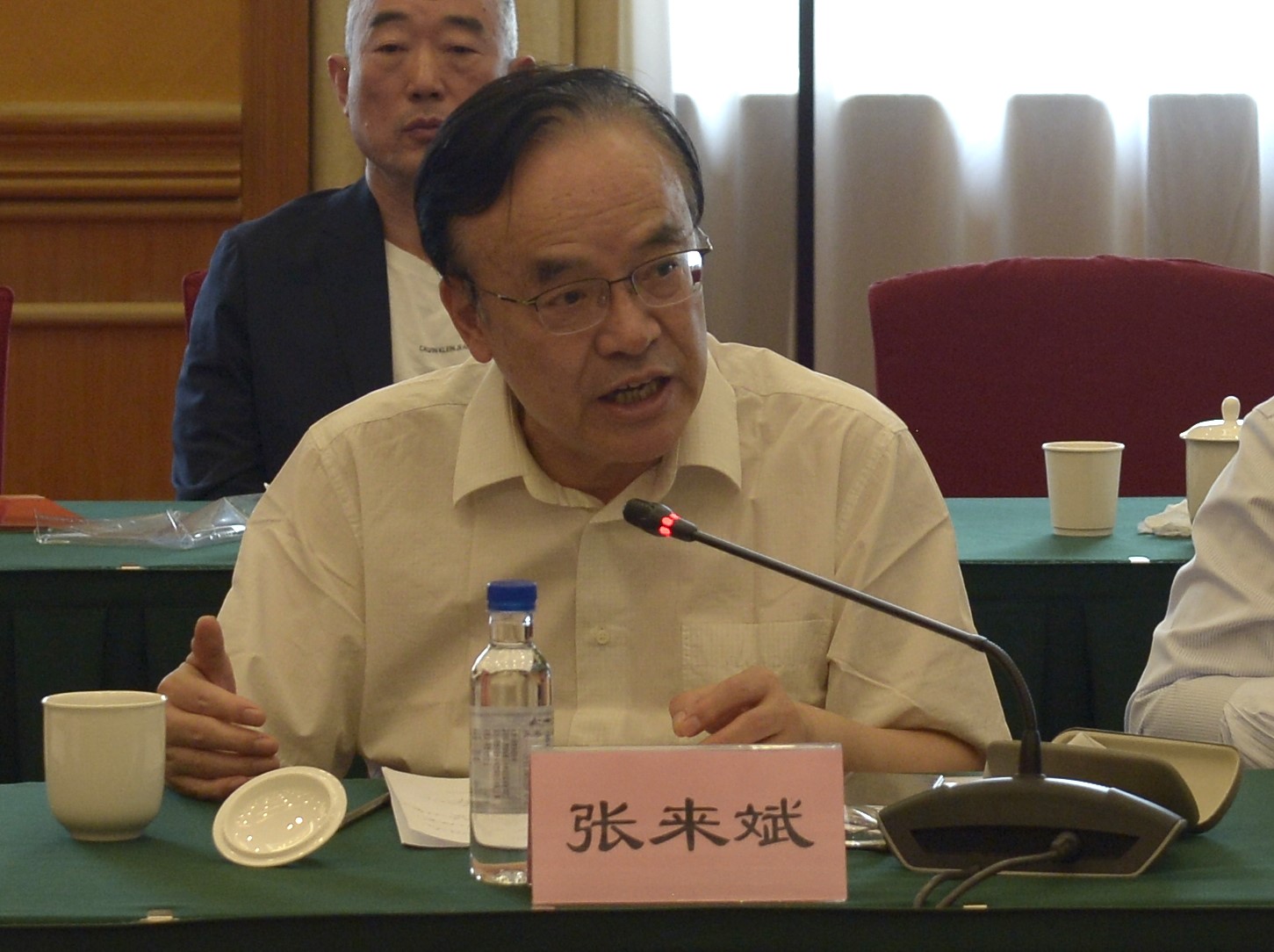 會(huì)議研討 張來(lái)斌.JPG