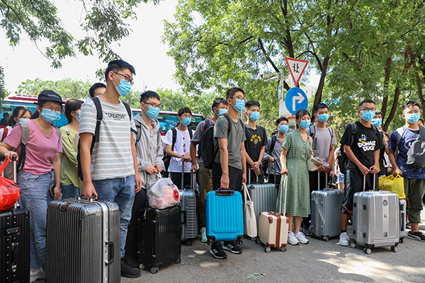 20200903_潤(rùn)杰書記校長(zhǎng)看望返校本科生_孟禹豪攝 (10).jpg
