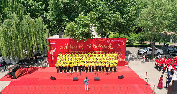 2021-5-25“禮贊新時代，頌歌獻給黨”合唱紅歌（含校領(lǐng)導）高廣旭 (5).jpg