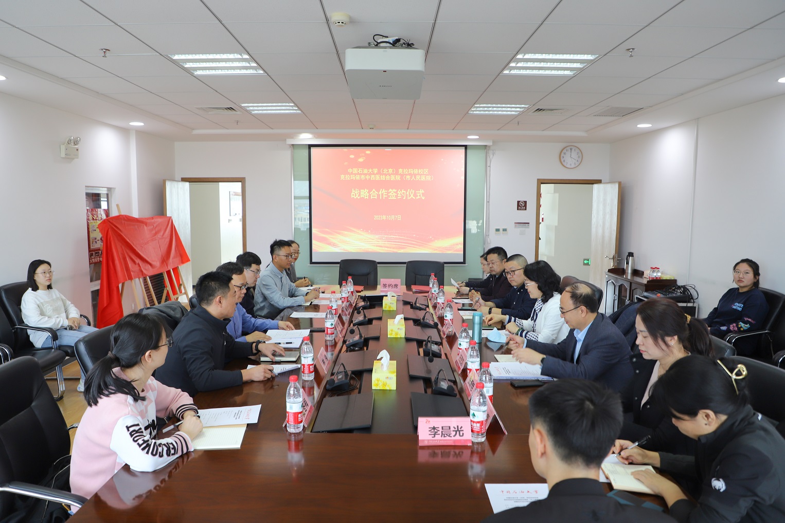 20231007校區(qū)與克拉瑪依市中西醫(yī)結(jié)合醫(yī)院（市人民醫(yī)院）戰(zhàn)略合作協(xié)議簽約儀式-魏靜怡 (11).JPG