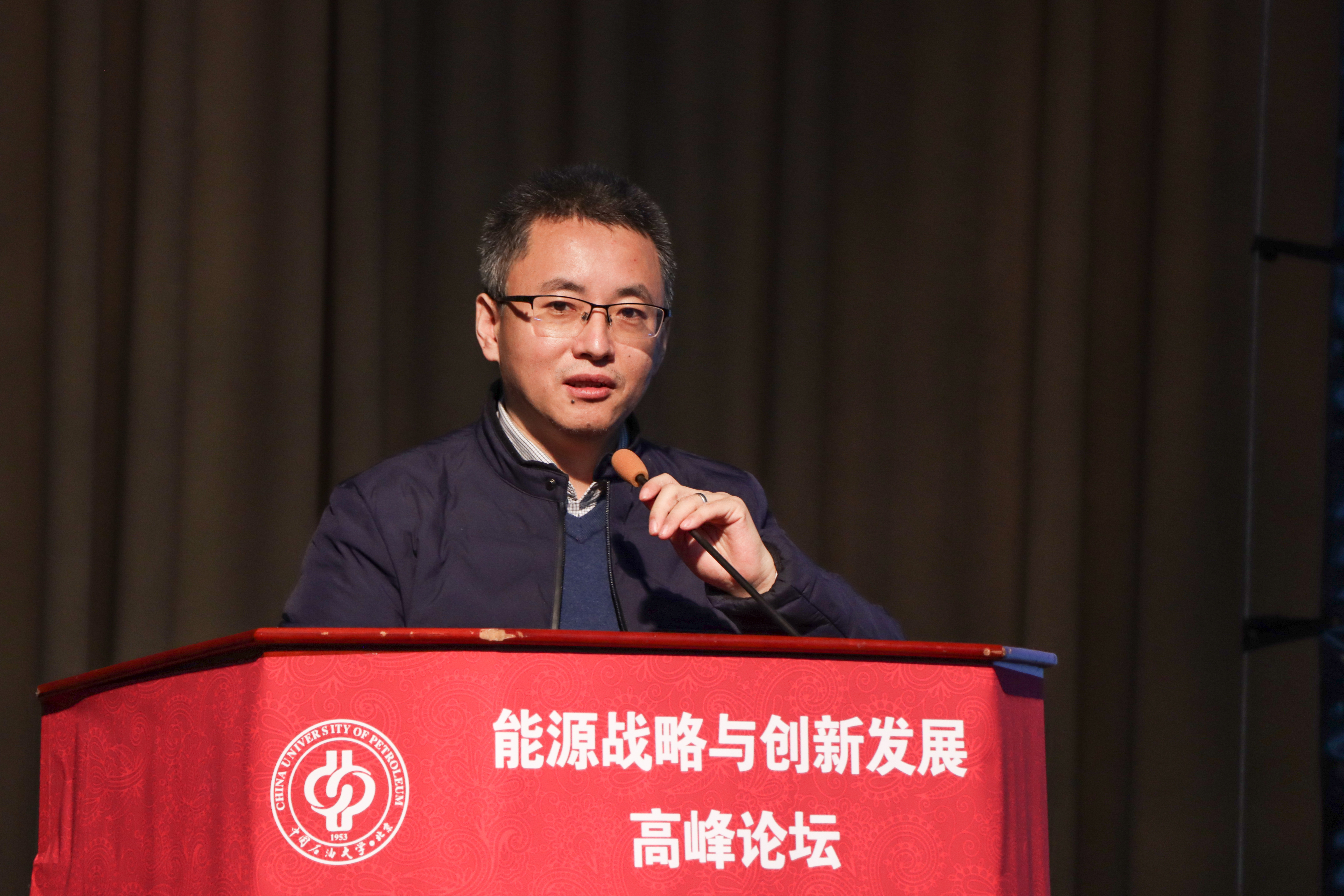 王永貴做主旨報告.jpg